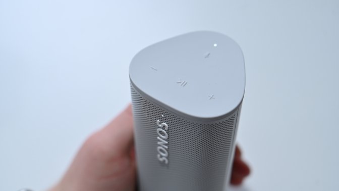 Physical controls of the Sonos Roam