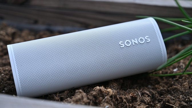 Sonos Roam in the outdoors