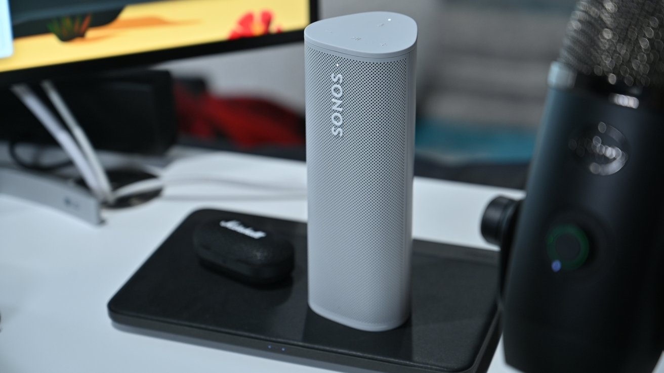 Wirelessly charging the Sonos Roam on the Nomad Basestation Pro
