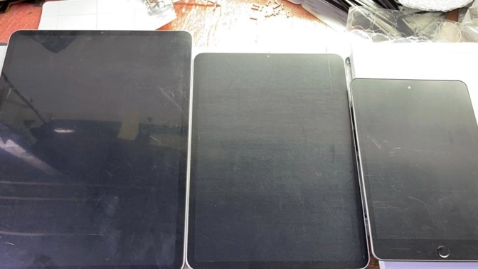 Purported leaked iPad Pro and iPad mini dummies