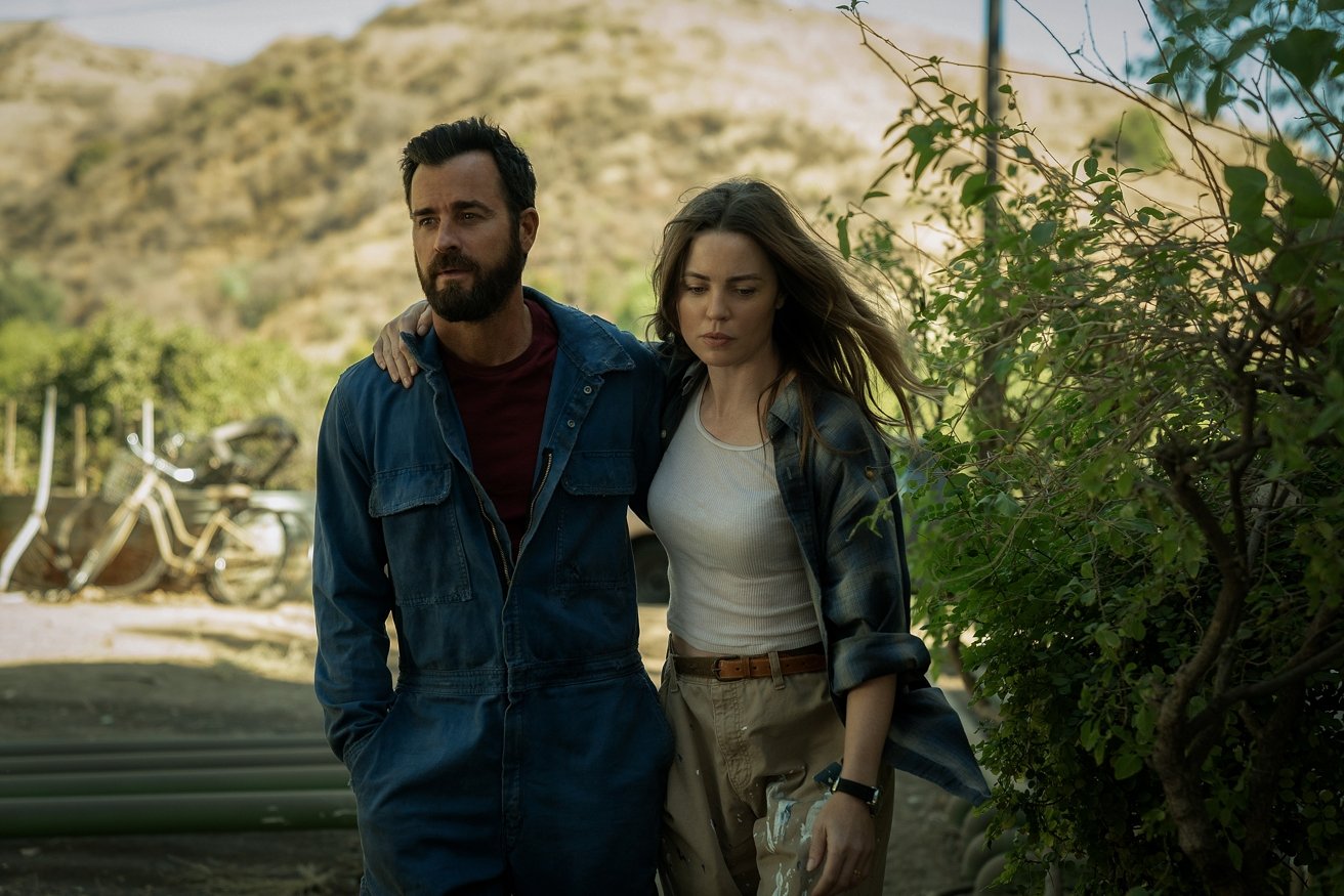 Melissa George and Justin Theroux on the Apple TV+ original series The Mosquito Coast