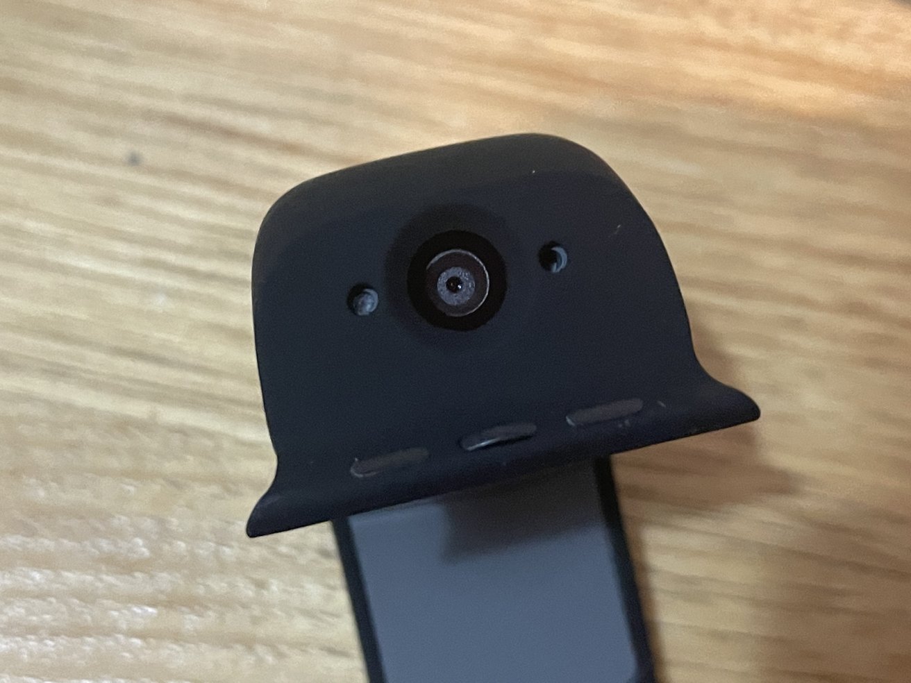 The camera unit for the Wristcam sits above the Apple Watch display.