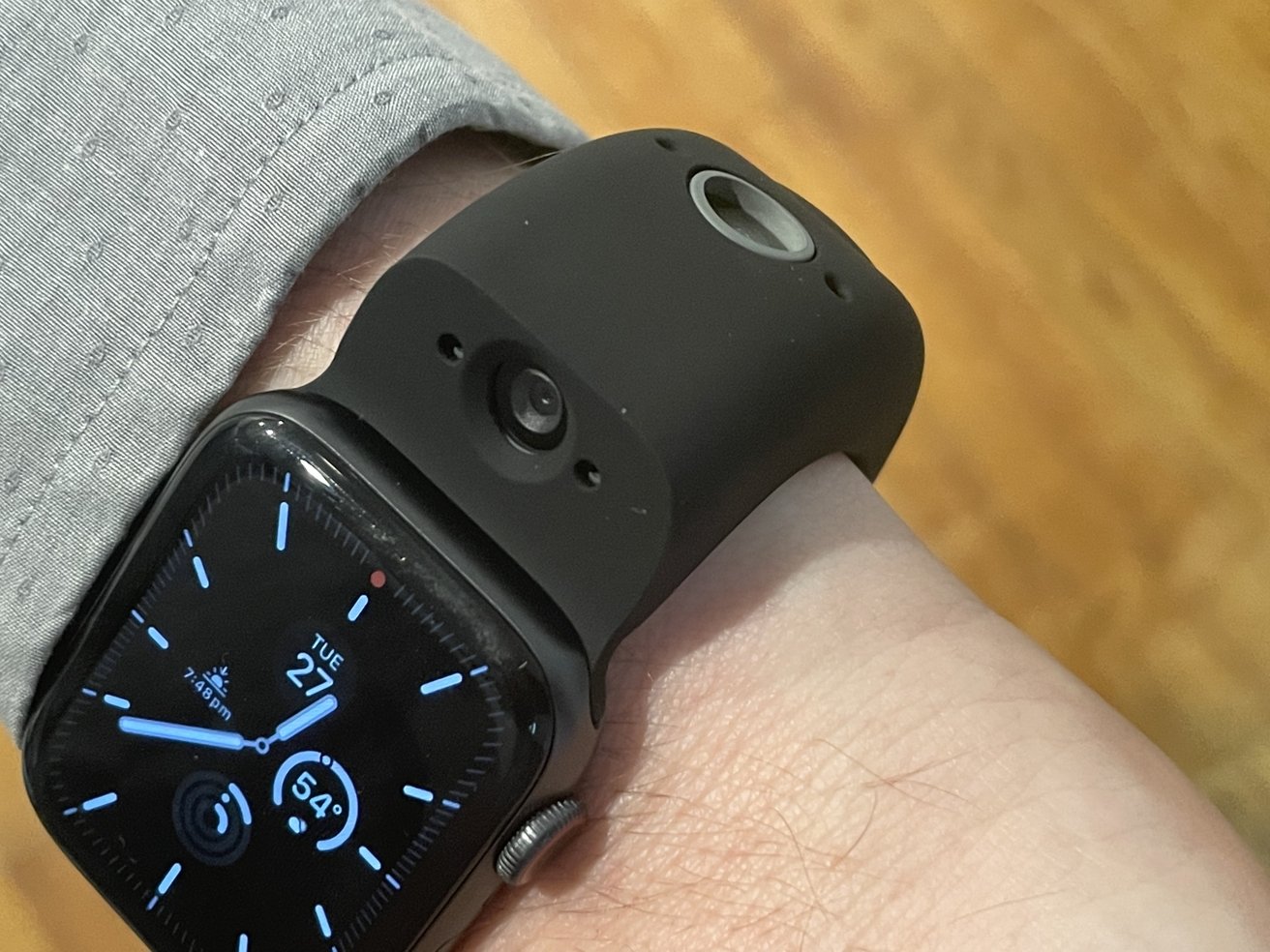 Hands On: Wristcam, an Apple Watch band with dual cameras - Apple