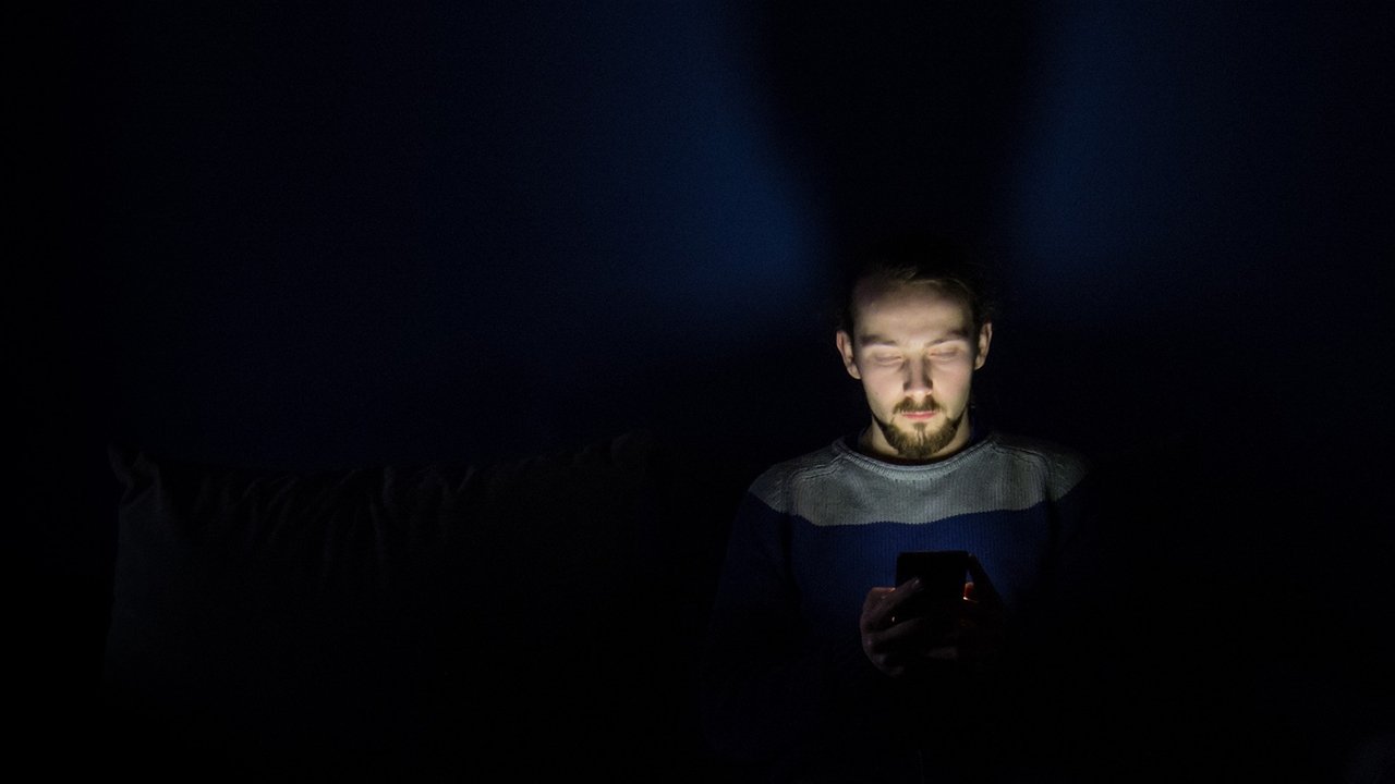 Study: Using Apple's Night Shift to improve your sleep? Don't bother