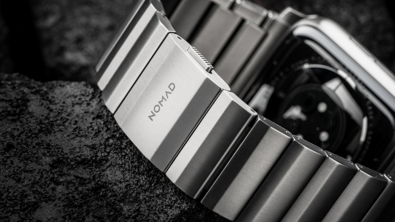 Apple watch titanium on sale bracelet