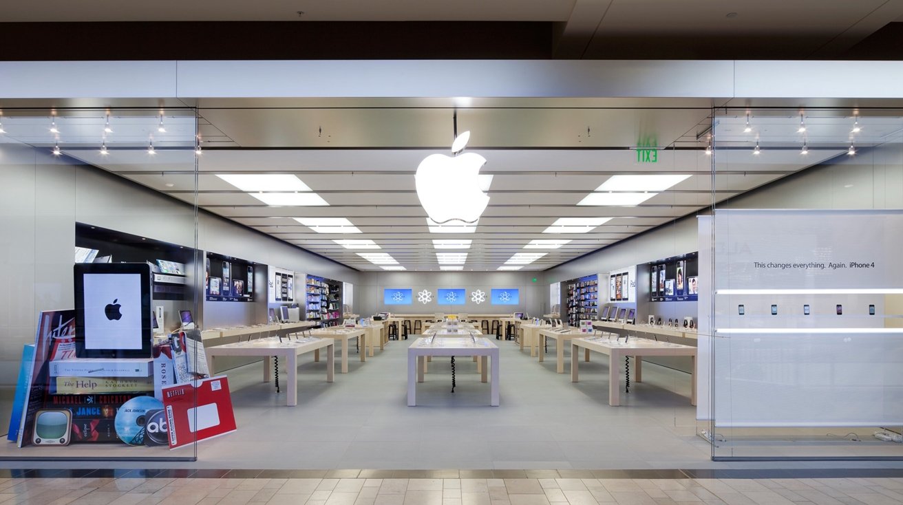 The Apple Store at Ross Park Mall in Pittsburgh