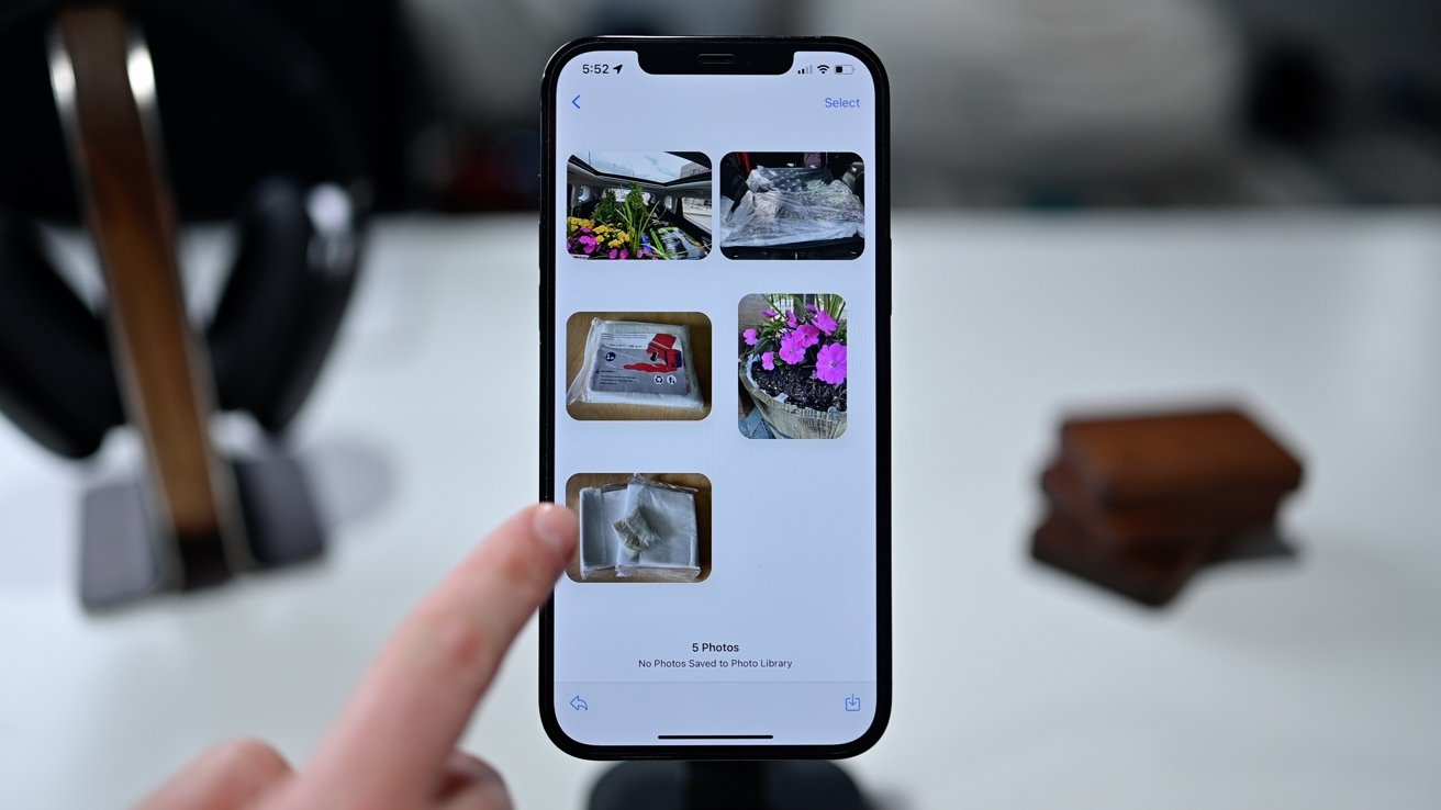 Viewing a batch of photos in iOS 15