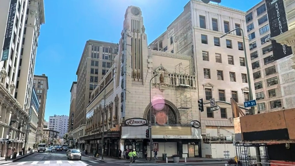 photo of Flagship Apple Tower Theatre store in downtown LA opening on June 24 image