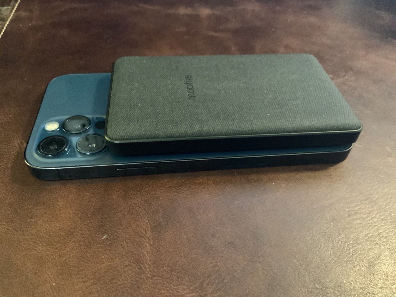 Mophie Snap+ Juice Pack Mini, BLACK.