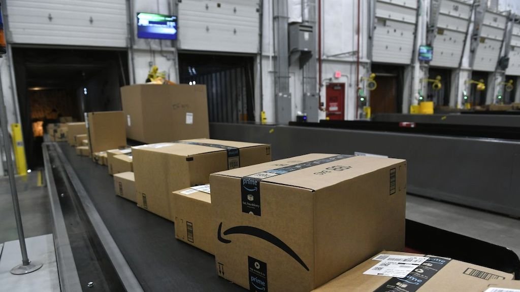 photo of Amazon UK allegedly destroys millions of unsold items a year, including Apple products image