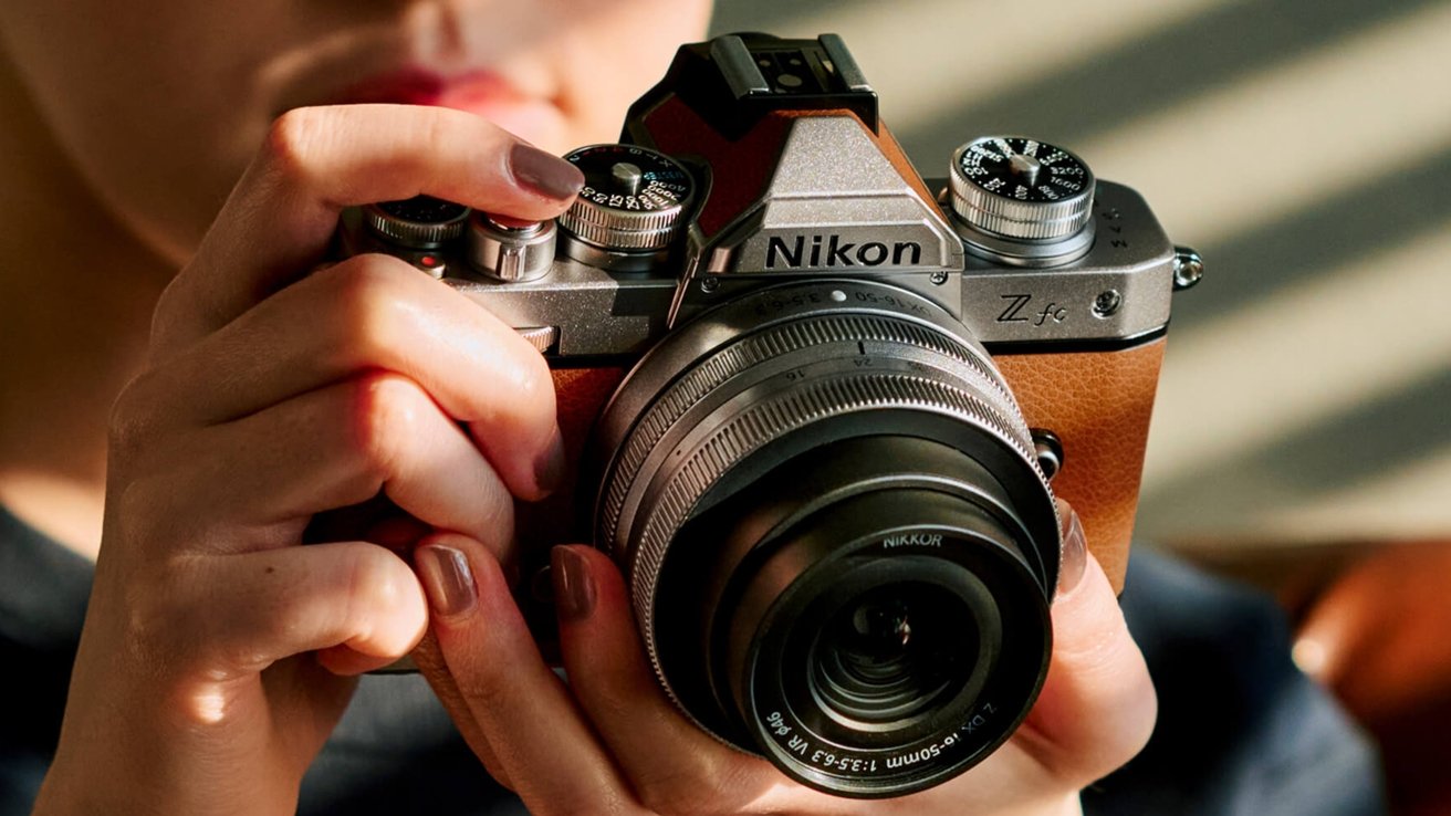 Nikon Z fc in brown