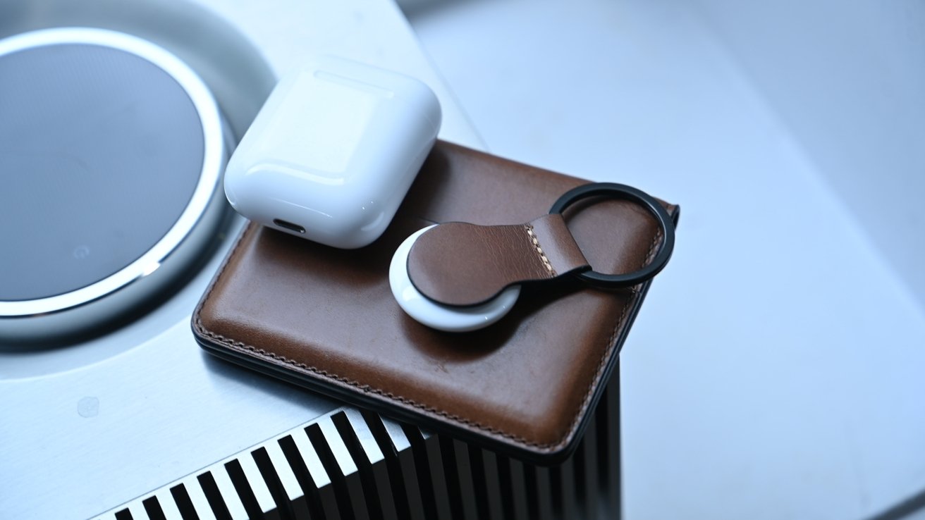 Nomad Leather Loop Review: Holds your AirTag close with minimal frills |  AppleInsider