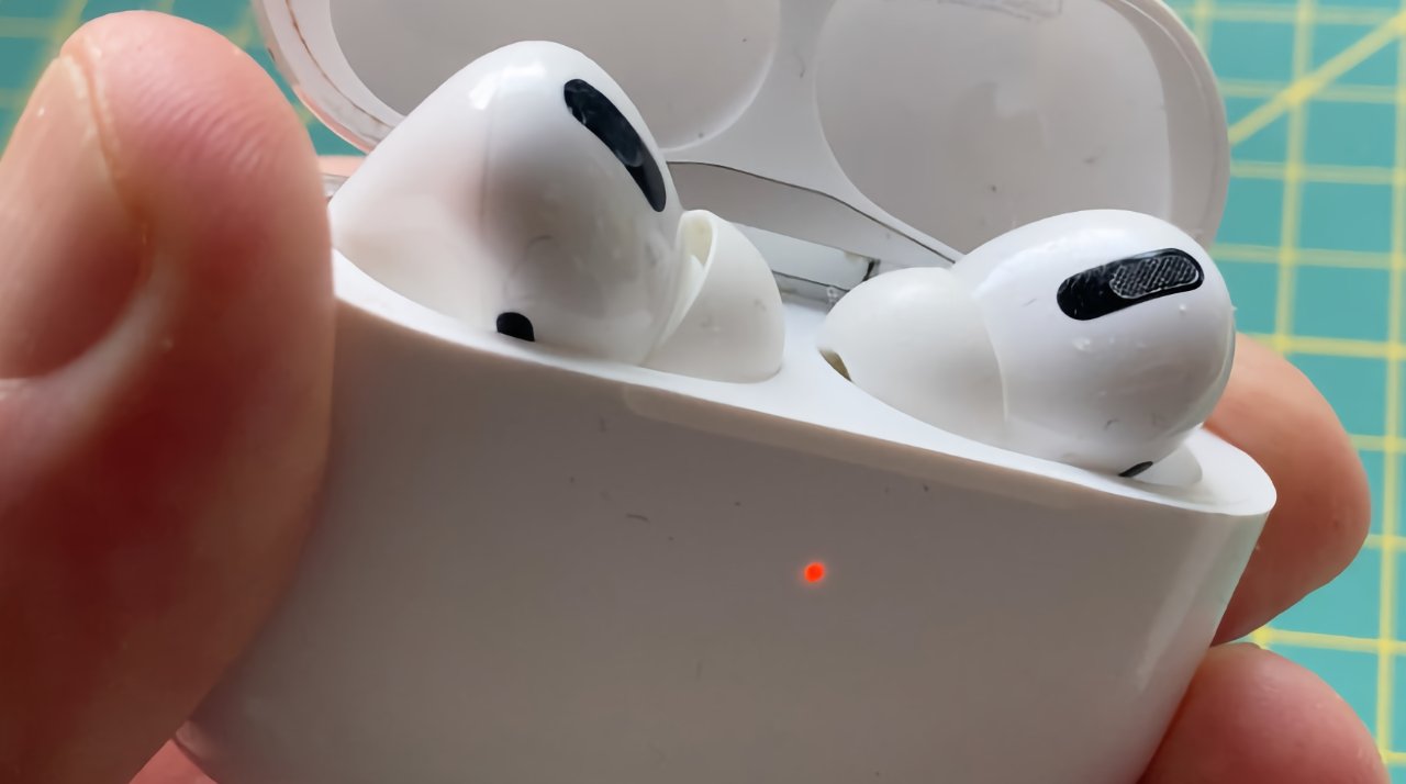 US Customs seizing record numbers of fake AirPods | AppleInsider