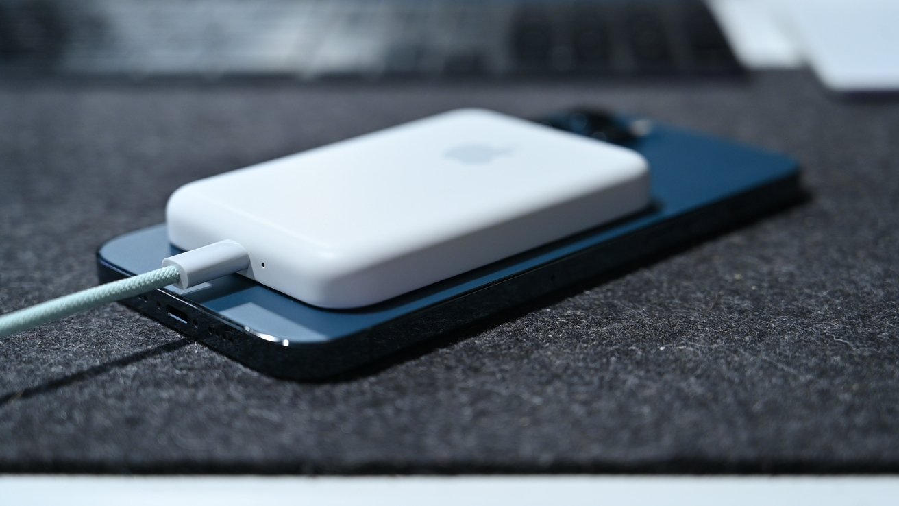 iphone battery pack with lightning connector