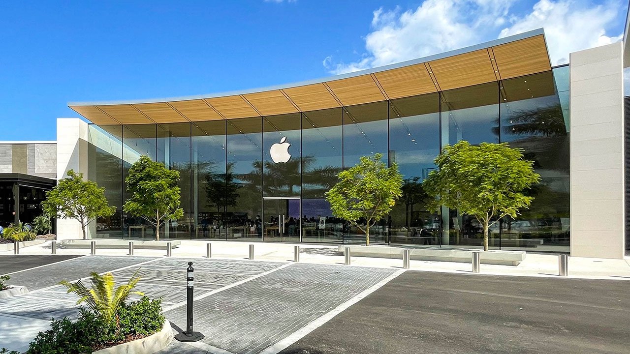 The redesigned Apple Dadeland has officially opened in Miami, Florida