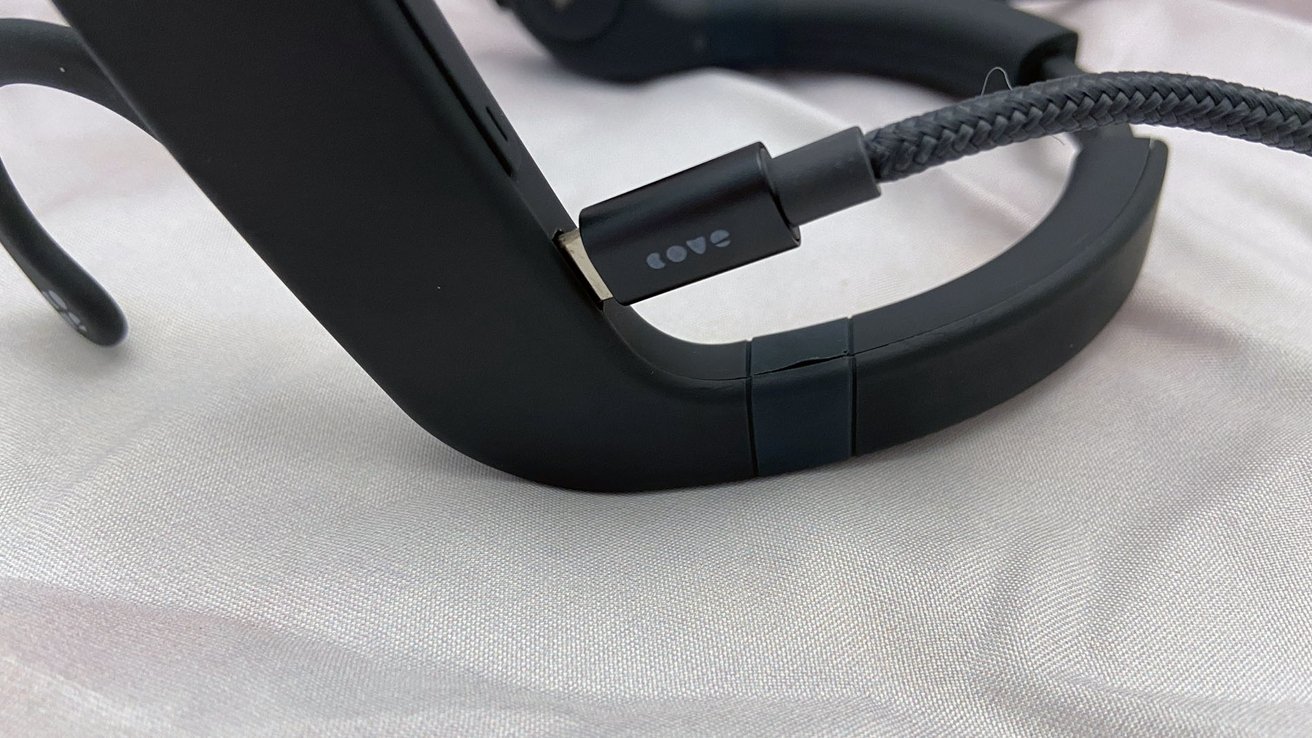 The charging cable sticks out when inserted into Cove
