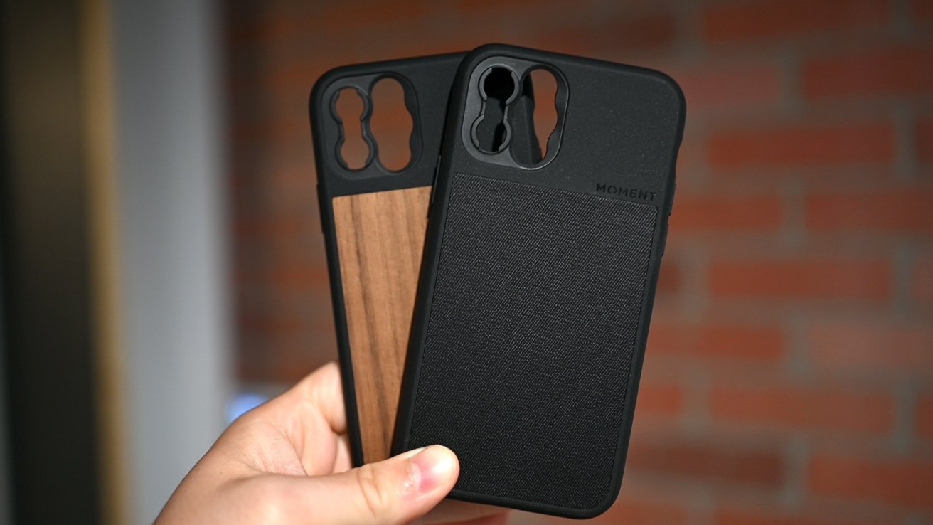 Moment's (M)Force case in black canvas and walnut