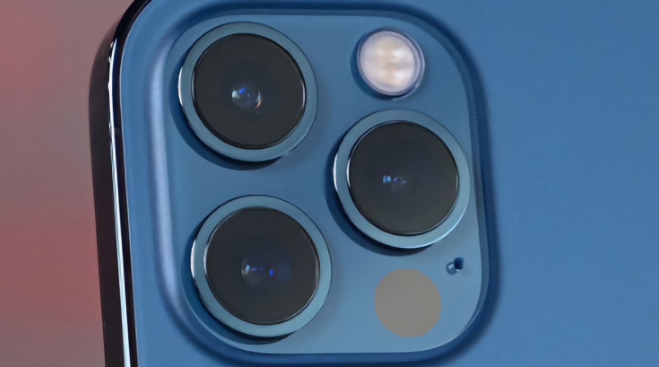 A periscope lens could reduce, or remove, the camera bump