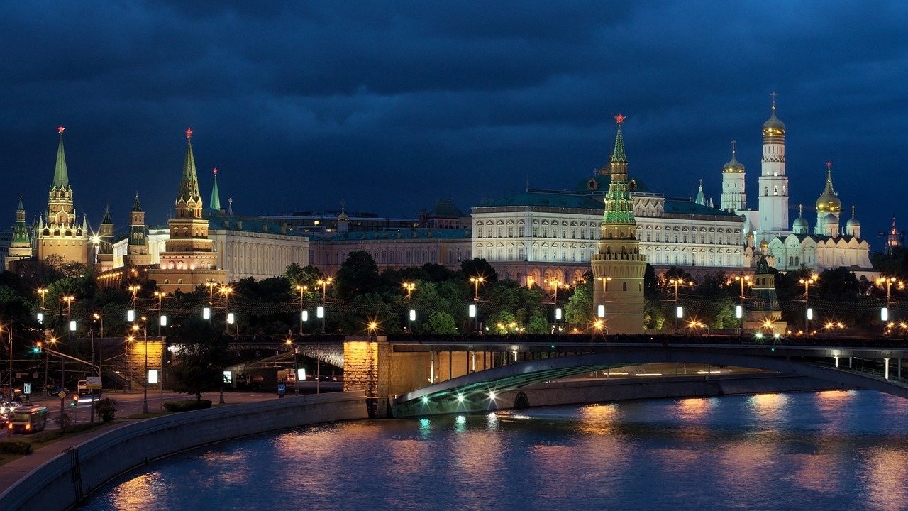 Moscow and the Kremlin at night (Credit: Evgenit/Pixabay)