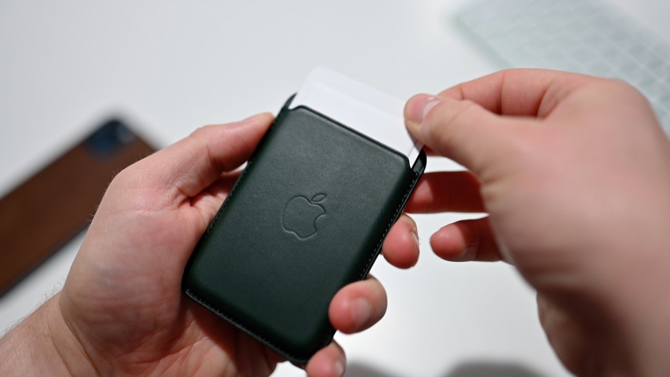 In defense of Apple's iPhone Leather Wallet with MagSafe