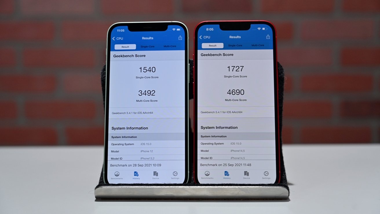 Geekbench results of iPhone 12 (left) and iPhone 13 (right)