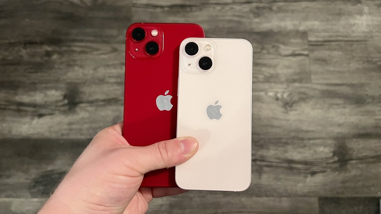 Apple iPhone 13 Unboxing: iPhone 13 Mini vs iPhone 13! 