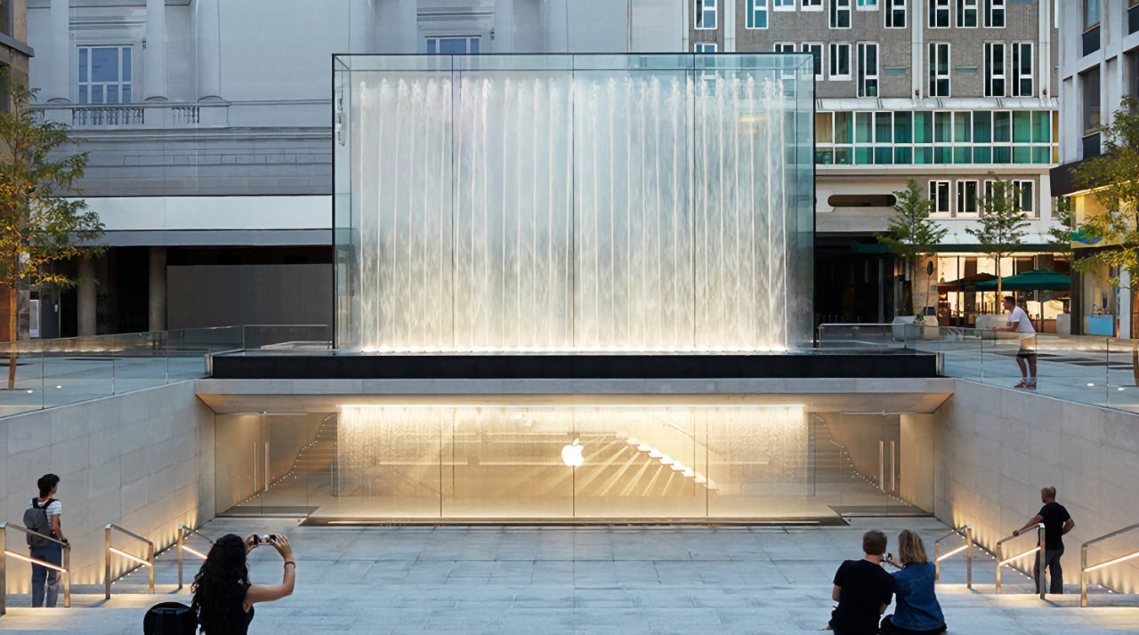 Apple Store Piazza in Milan