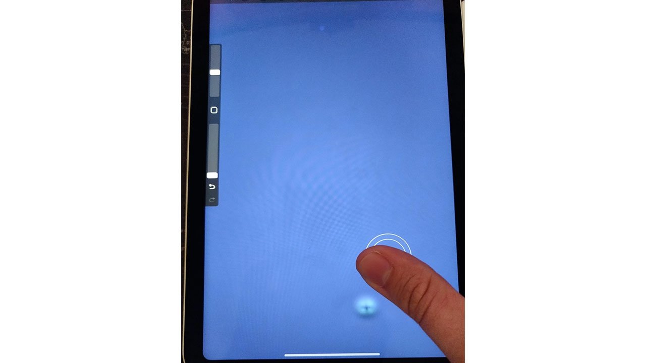 Айпад проблем. IPAD Mini 6 дисплей. Экран айпад мини 6. Черный кружок на экране Айпада.