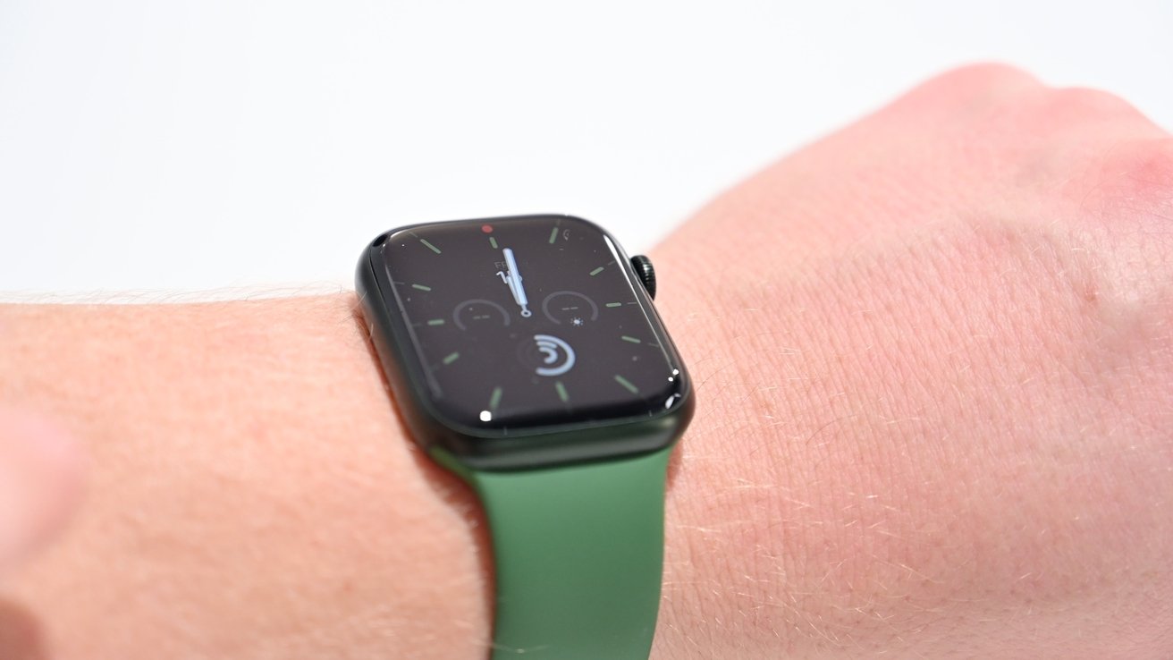 Apple Watch Series 7 in its inactive state is brighter