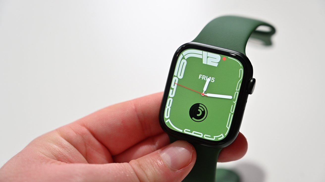 Apple Watch Series 7 with the Contour watch face