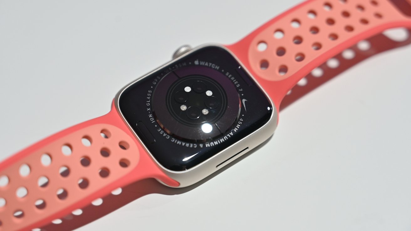 Hands on with the Nike Apple Watch Series 7 with the new Bounce