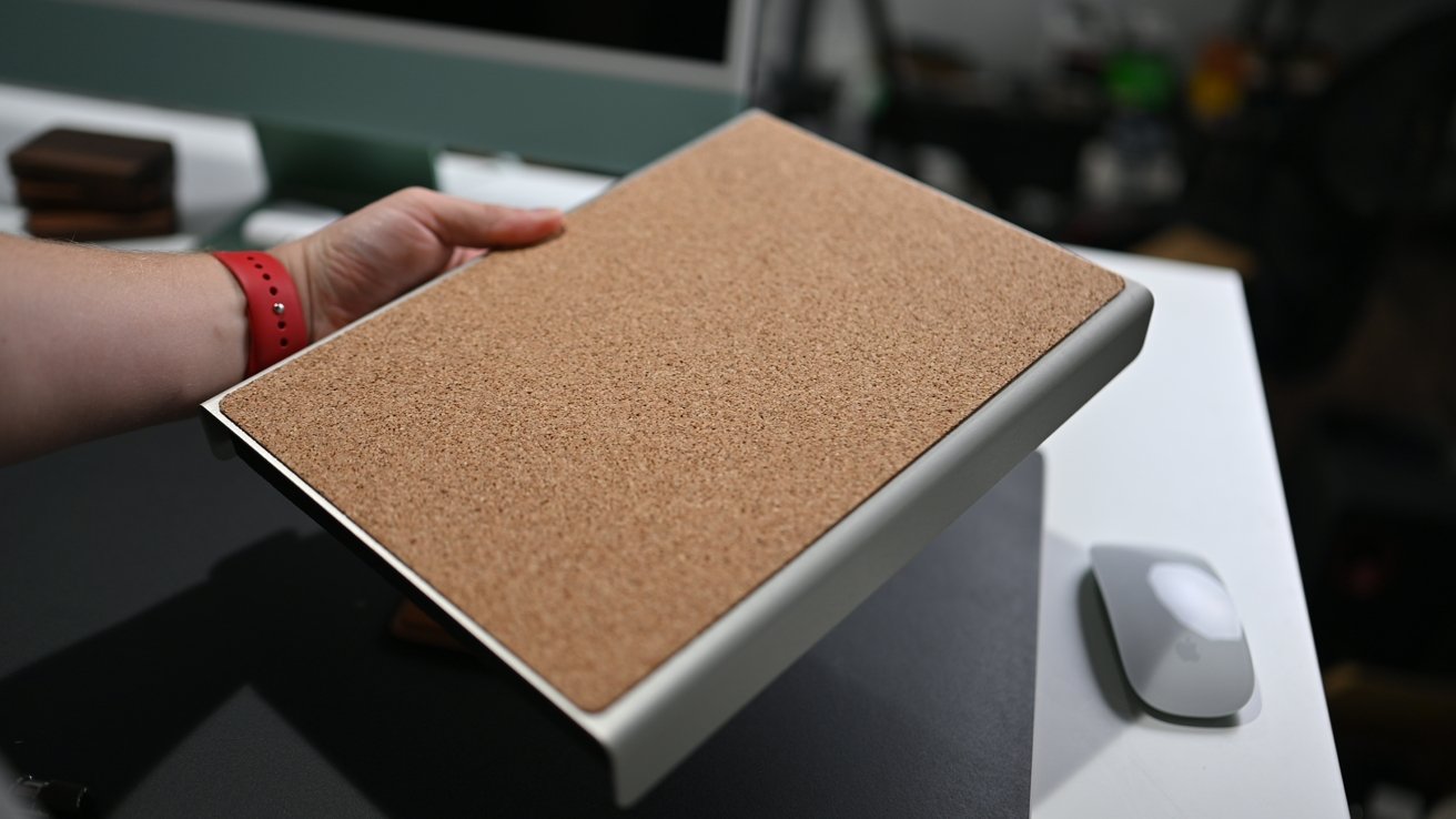 This desk tray by Grovemade uses cork and aluminum