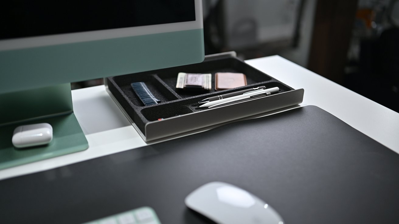 This desk tray by Grovemade uses cork and aluminum