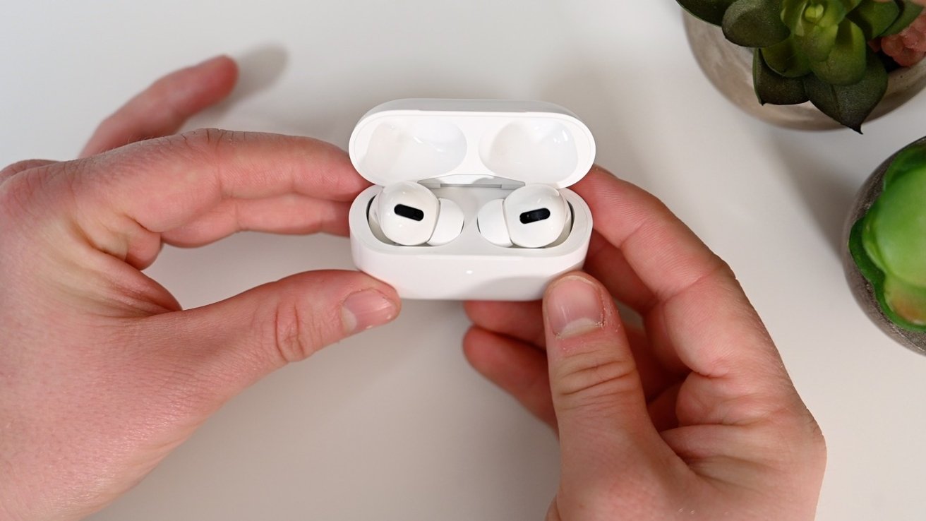 最新商品AirPods Pro MagSafeCharging MLWK3J/A ヘッドホン