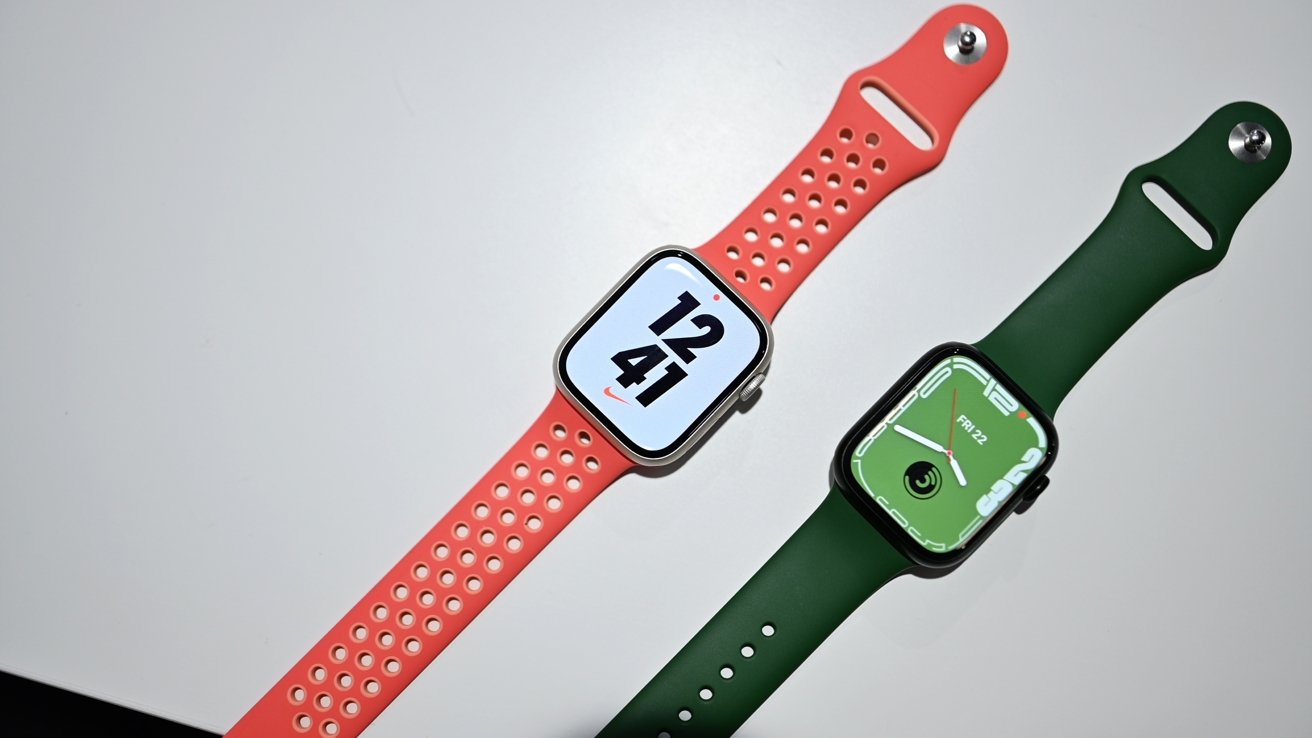 Nike Apple Watch Series 7 and the aluminum Apple Watch Series 7