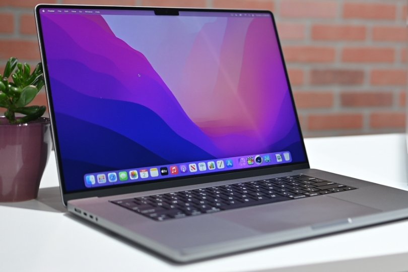 Apple reportedly pushes OLED MacBook Pro plans past 2025 Future Apple