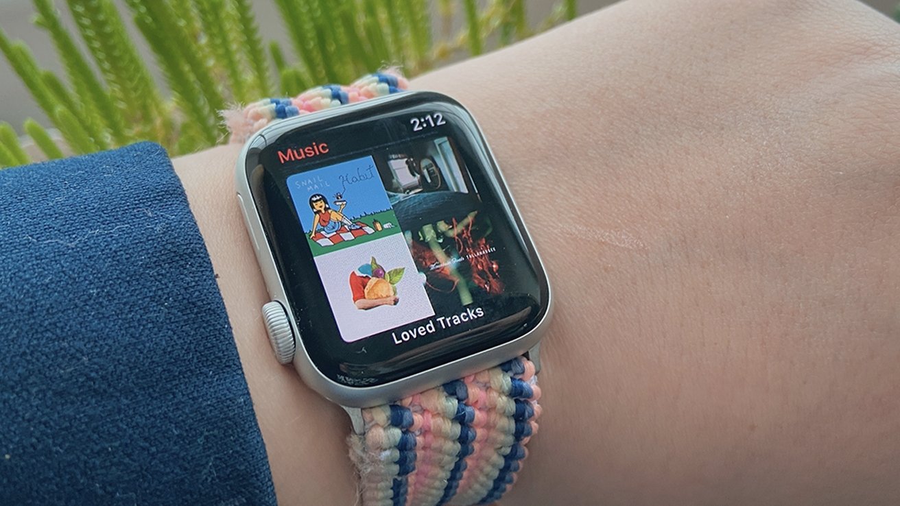Methods to sync music, podcasts, and audiobooks on an Apple Watch with watchOS 8