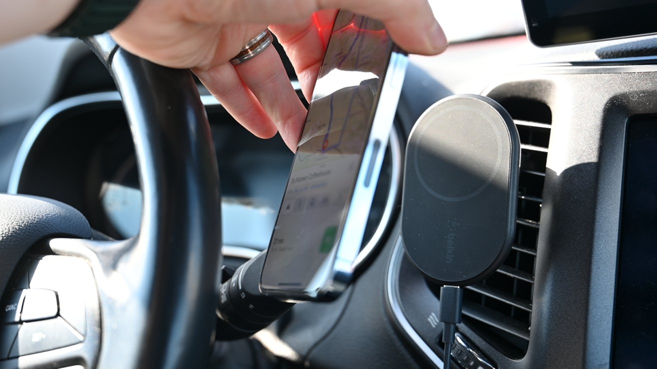 Mounting our iPhone 13 Pro to the Belkin BoostCharge Magnetic Wireless Car Charger