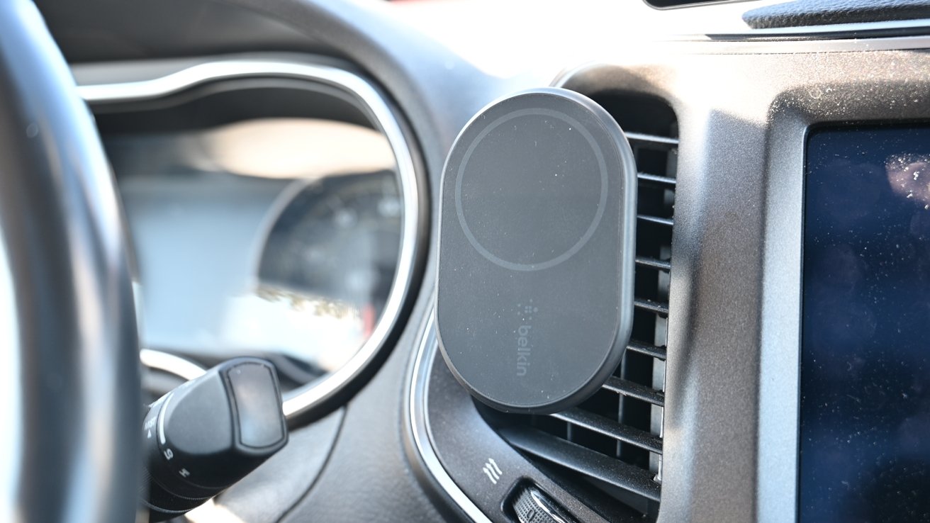 Belkin BoostCharge Magnetic Wireless Car Charger in-car