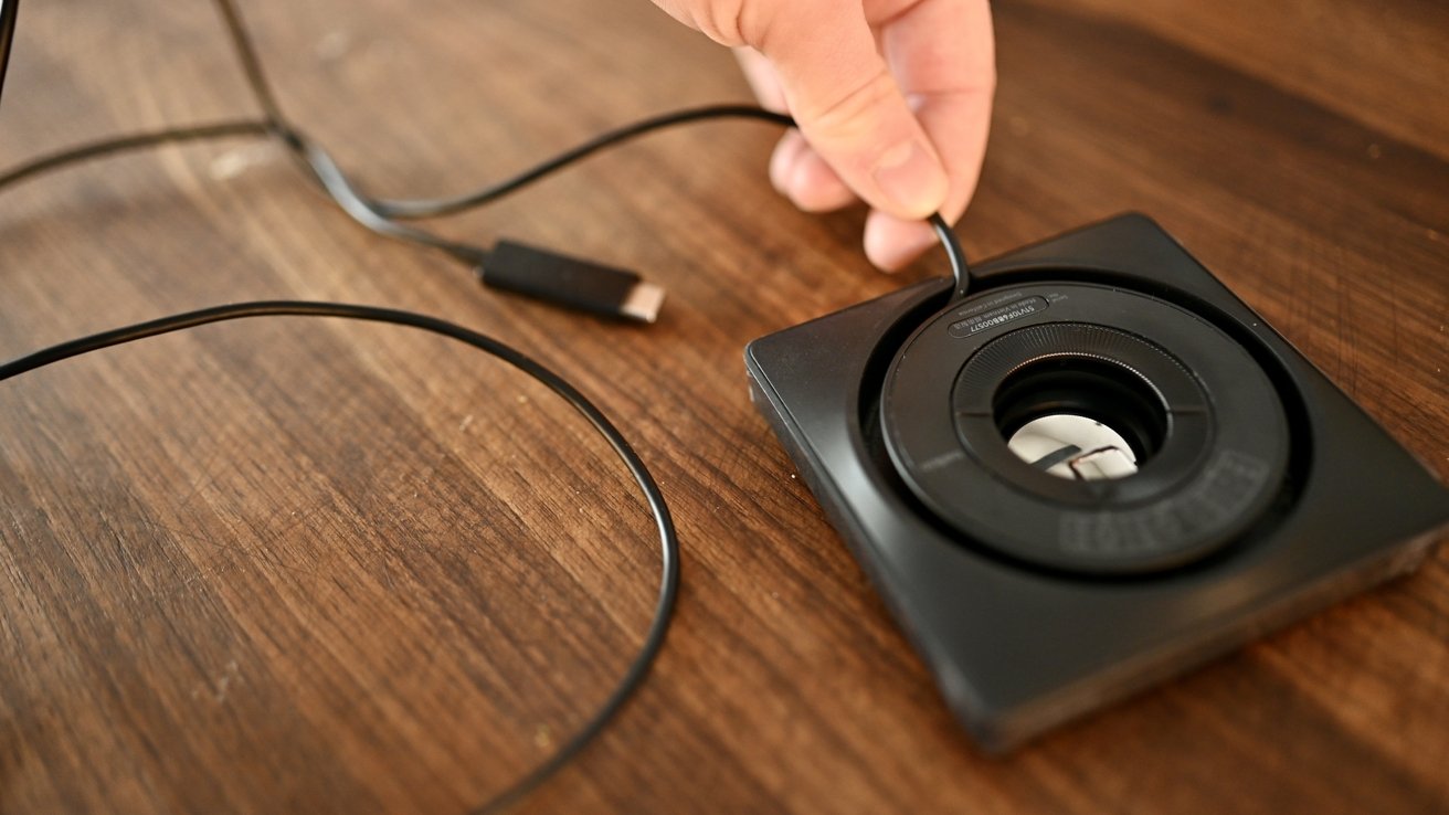 Cable management on the Belkin BoostCharge Pro Portable Fast Charger