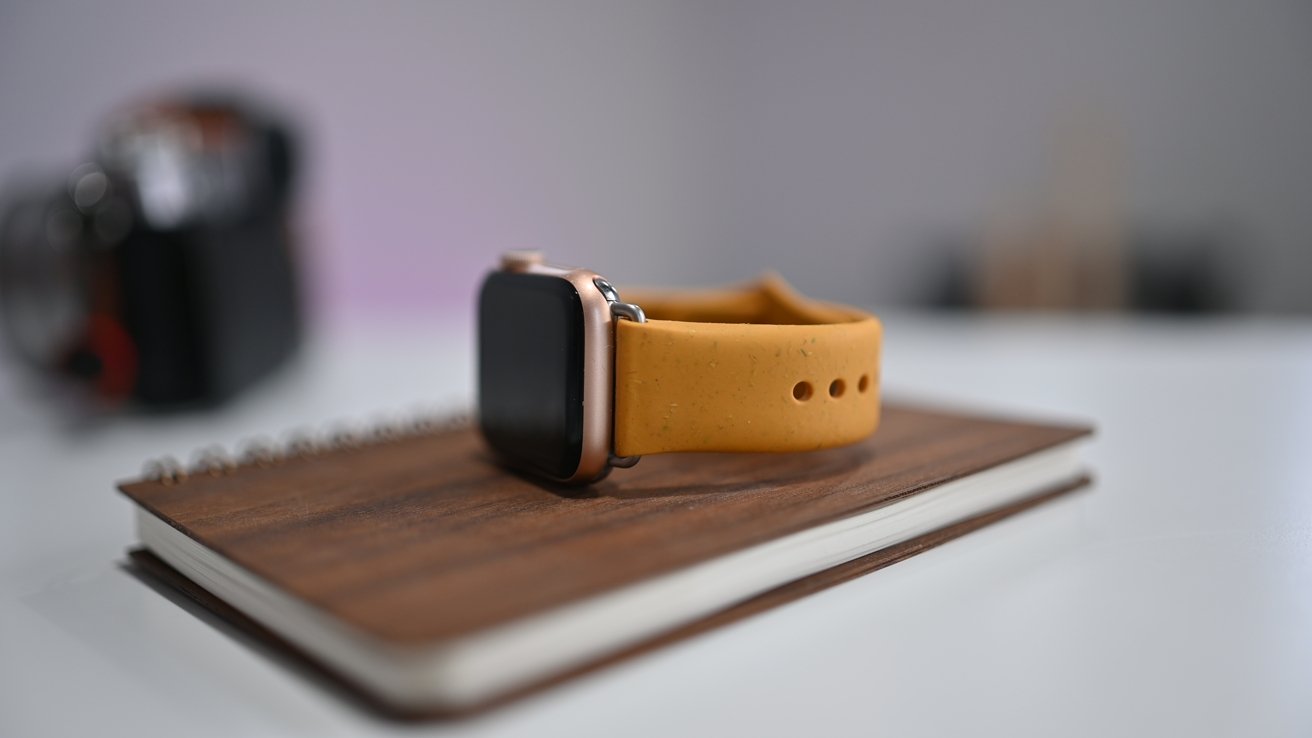 photo of Pela Apple Watch band review: A sleek, eco-friendly strap with unique lugs image