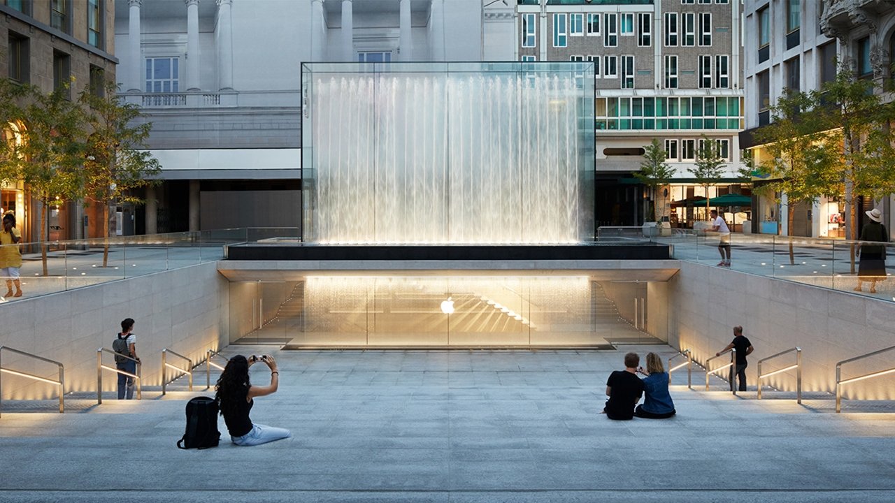 Apple Store Piazza in Milan