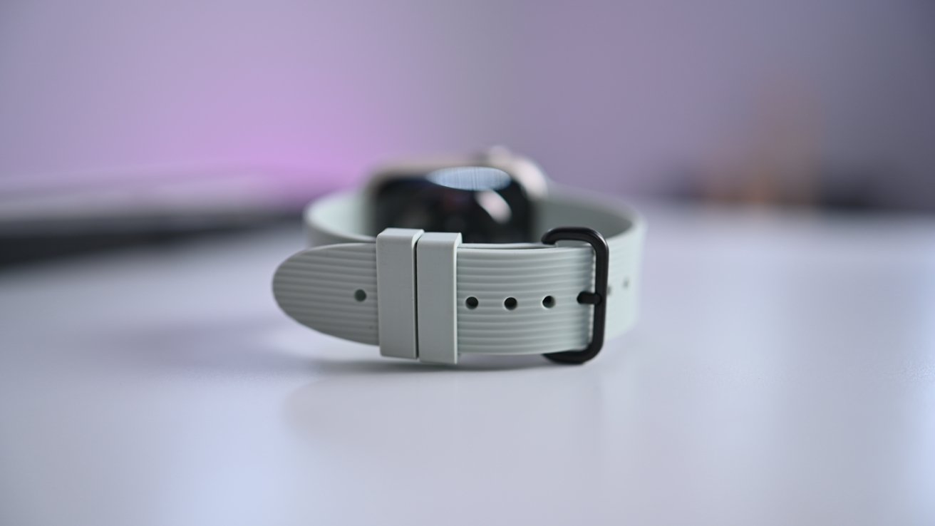 Stainless steel buckle on the Curve Strap