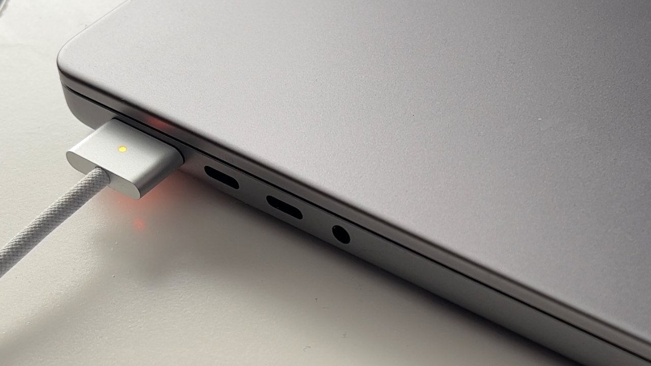 16 inch MacBook Pro users reporting MagSafe issues clamshell mode