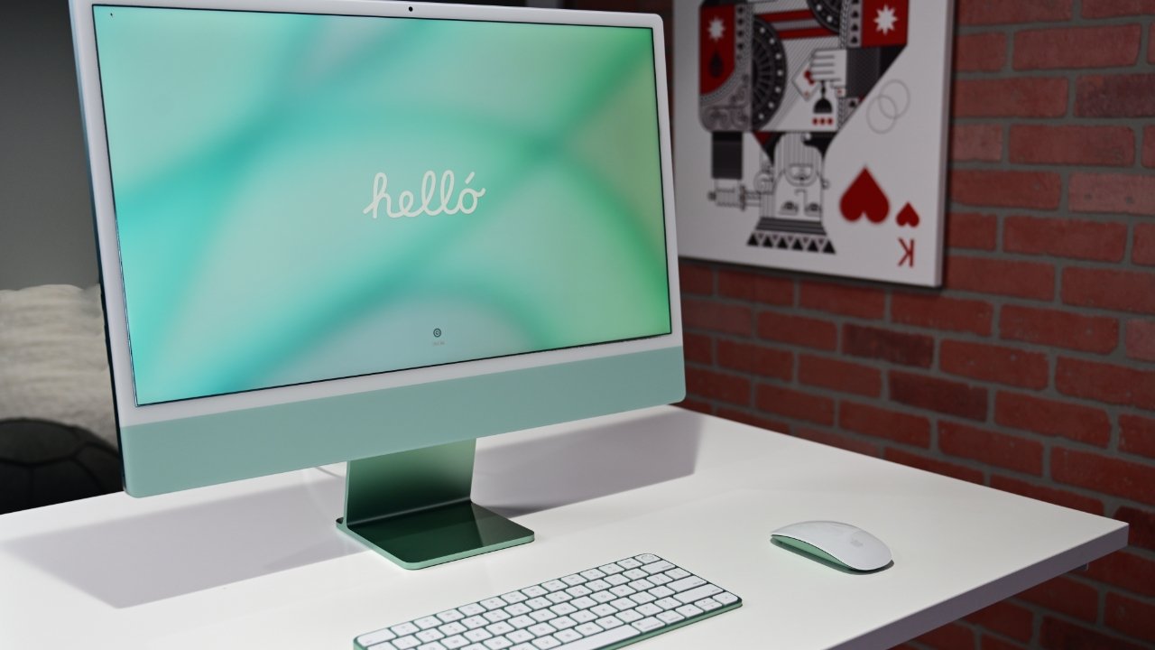 iMac 24 inch in Green on desk