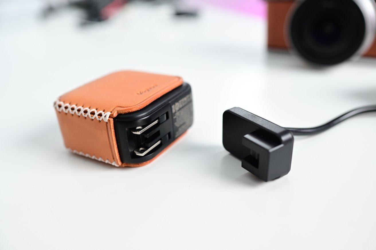 VogDUO has a detachable cable that hides a standard wall plug