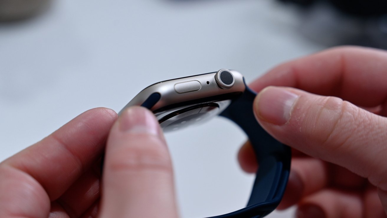 The Side Button and Digital Crown control various aspects of Apple Watch