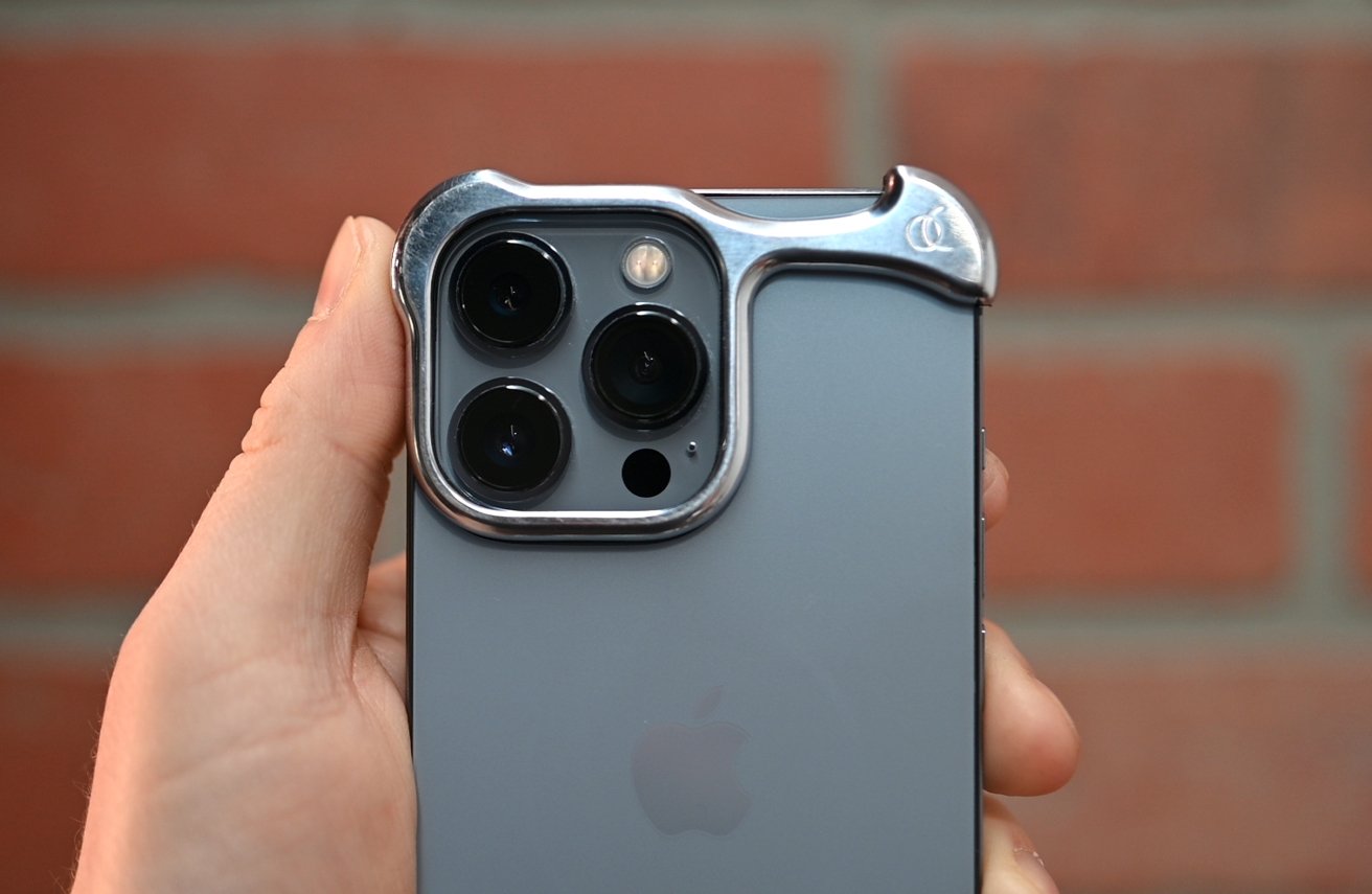 arc pulse iPhone 15 case collection debuts