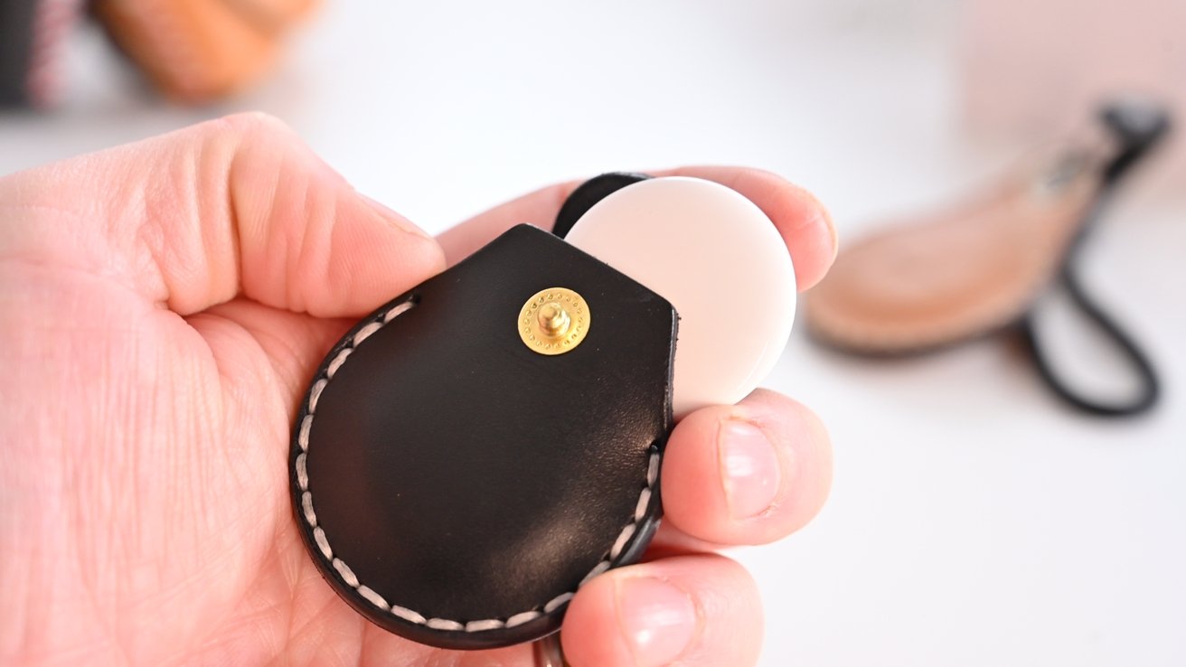 VogDuo Genuine Leather AirTag Case - Premium European Leather Cover With Keyring & Lanyard In Tan