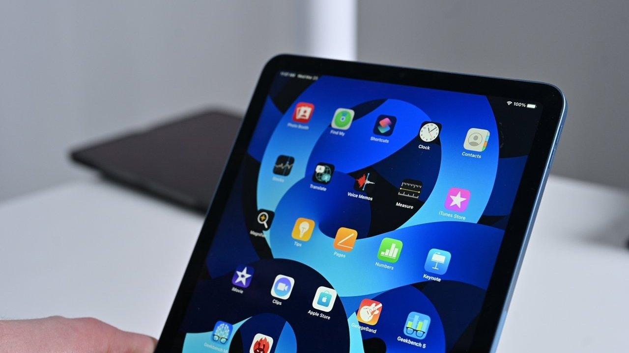 The iPad Air 5 has a 10.9-inch Liquid Retina display